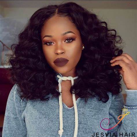 This frontal wig hairstyle is loose wave.